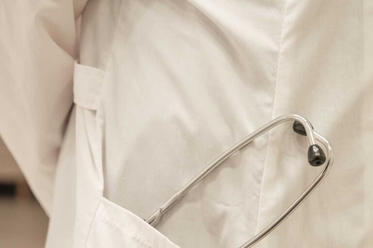 faut il decoudre les poches des manteaux guide complet pour ne pas se tromper 1